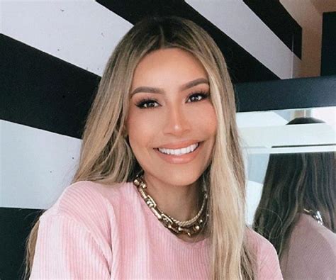 Jul 17, 2023 · Over the years, beauty influencer and content creator Desi Perkins has shared everything from home decor tips to pregnancy details with her more than 4.4 million Instagram followers and her 3.2 ... 